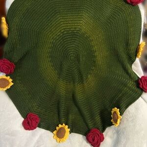 Hand made crochet bouquet blanket. Made with soft yarn!